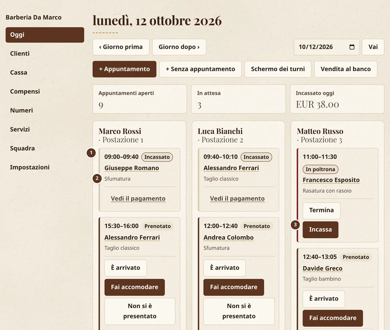 L'agenda di Corte y Barba: una giornata con tre barbieri, ognuno nella sua colonna, con appuntamenti incassati, in poltrona e in arrivo